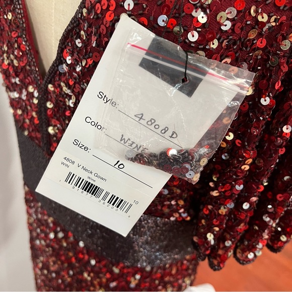 Mac Duggal Embellished Sequined Plunge Scalloped V-Neck Cape Gown Wine - Reemoly - Picture 16 of 17